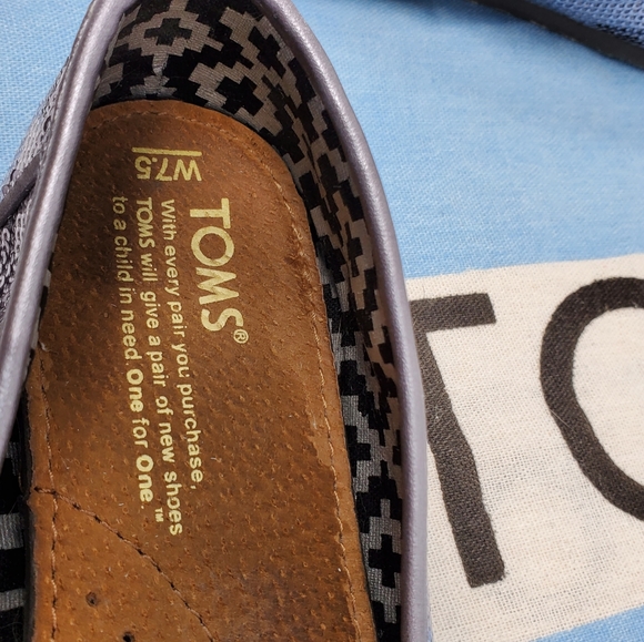 TOMS SILVER SEQUINS SLIP ON FLATS  SHOES WOMENS 7.5 BLING SPARKLE WEDDING - Picture 10 of 16